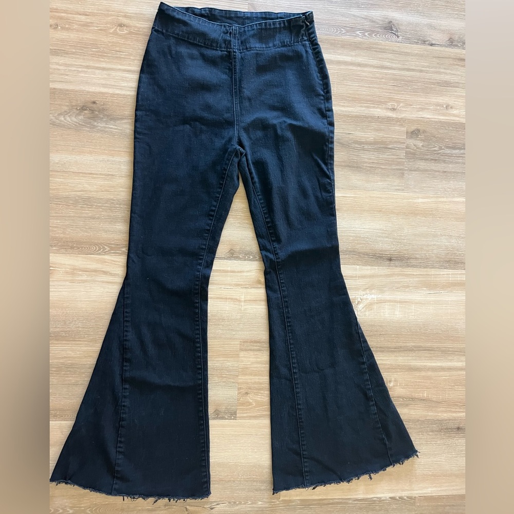Black flair pants bellbottoms size 6 stretch